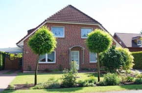 Appartement in Flachsmeer mit Grill, Terrasse und Garten